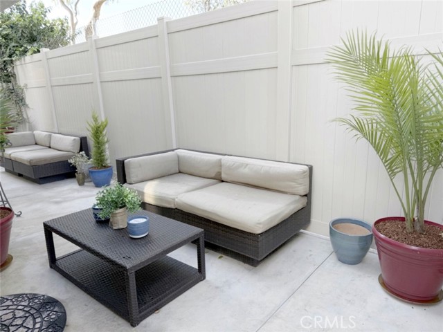 Detail Gallery Image 19 of 57 For 111 Geneva Walk, Long Beach,  CA 90803 - 4 Beds | 3 Baths