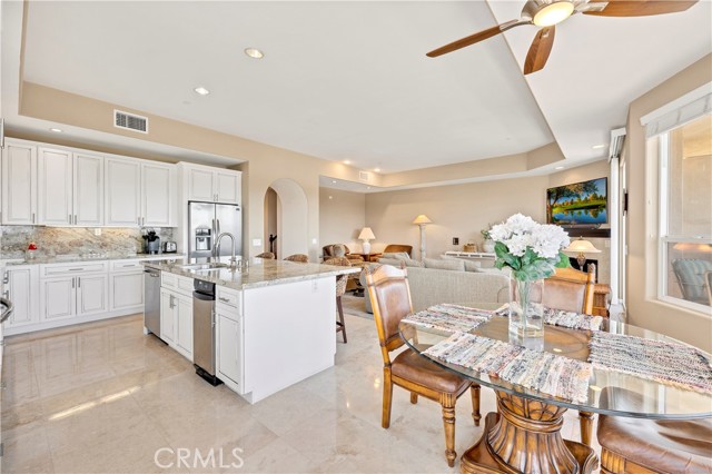 556 Via Pueblo, Riverside CA: https://media.crmls.org/medias/e3185171-3bd0-4fff-b74c-f41e67520cf9.jpg