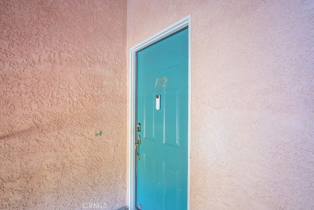 https://media.crmls.org/medias/e3185444-7c1d-4a7c-b27b-10b7b281cdc0.jpg?preset=X-Large