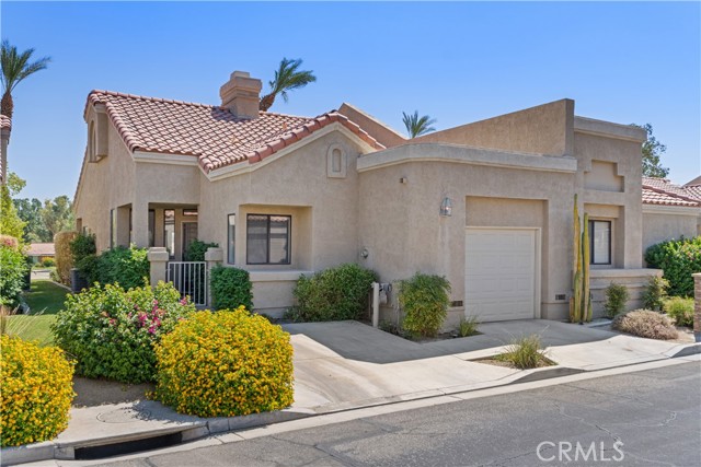 41915 Preston Trail, Palm Desert CA: https://media.crmls.org/medias/e318dac8-06ae-4649-aac6-604883f65be2.jpg