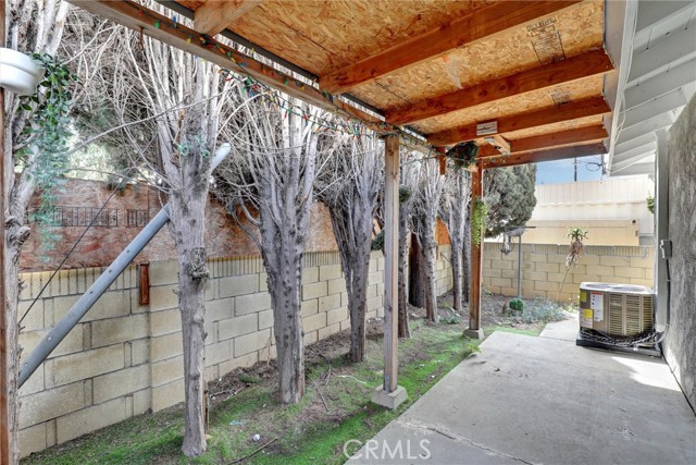 402 E Glendale Drive, Orange CA: https://media.crmls.org/medias/e318e4ac-940f-4779-8009-3252dc1f2b25.jpg