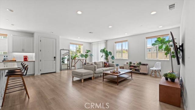 Front Image Thumbnail for CRCV26140835