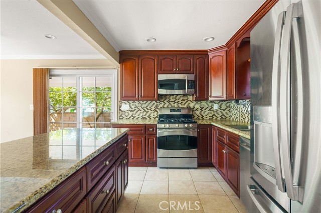 Detail Gallery Image 13 of 31 For 22018 Craggy View St, Chatsworth,  CA 91311 - 3 Beds | 3 Baths