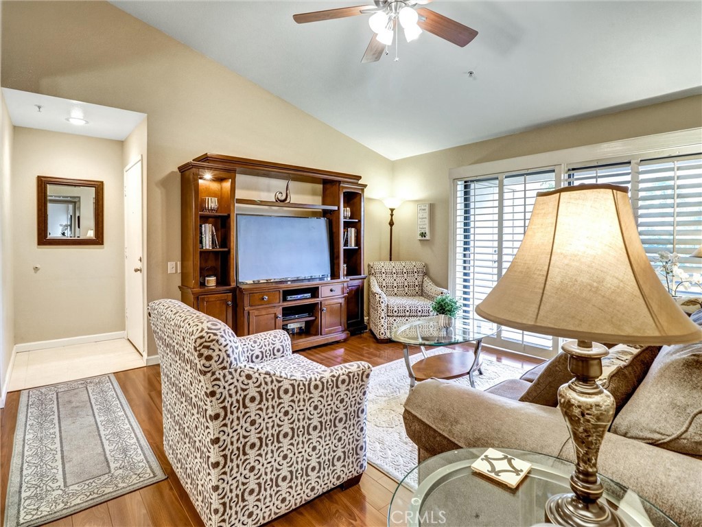 MLS #OC25256871 image #2