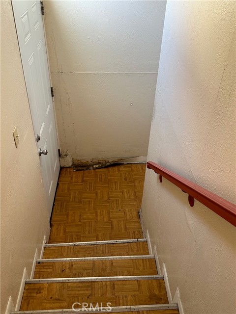5255 Sumner Avenue, Los Angeles CA: https://media.crmls.org/medias/e31a3913-1cb1-41e9-bff5-73d8ceea6b8e.jpg