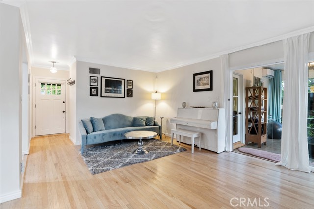 6115 Van Noord Avenue, Valley Glen CA: https://media.crmls.org/medias/e31a60c5-3ed6-4c12-8f93-c02a7737f14e.jpg