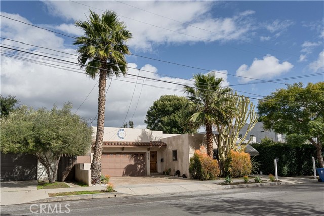 Detail Gallery Image 1 of 27 For 3718 S Barrington Ave, Los Angeles,  CA 90066 - 7 Beds | 5 Baths