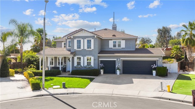 Great curb appeal, located on a culdesac.
