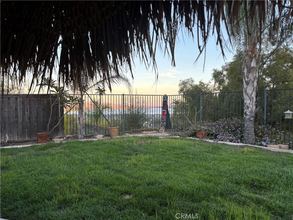 https://media.crmls.org/medias/e31bfd6f-e4ec-43d0-91c0-2e728a6edcc1.jpg?preset=X-Large