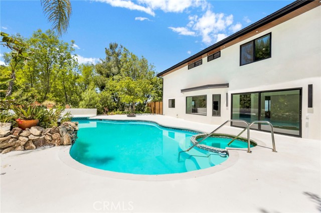 20101 Greenbriar Drive, Tarzana CA: https://media.crmls.org/medias/e31c355d-4967-4508-8fa0-74043e2ecb85.jpg
