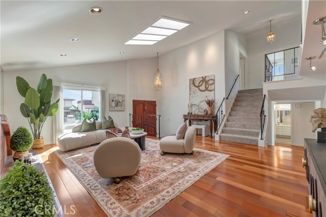 Detail Gallery Image 7 of 63 For 19201 Sherborne Ln, Huntington Beach,  CA 92646 - 4 Beds | 2/1 Baths