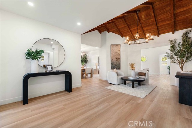 Detail Gallery Image 8 of 19 For 11333 Montana Ave, Los Angeles,  CA 90049 - 3 Beds | 2 Baths