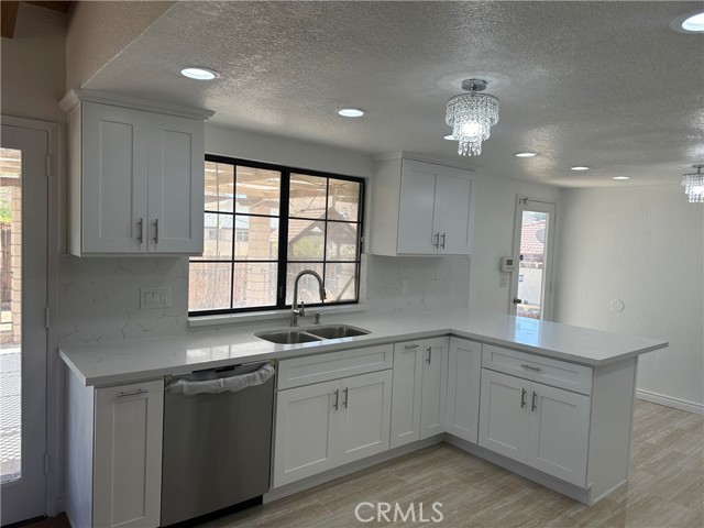 Detail Gallery Image 12 of 36 For 16485 Wintun Rd, Apple Valley,  CA 92307 - 5 Beds | 2/1 Baths