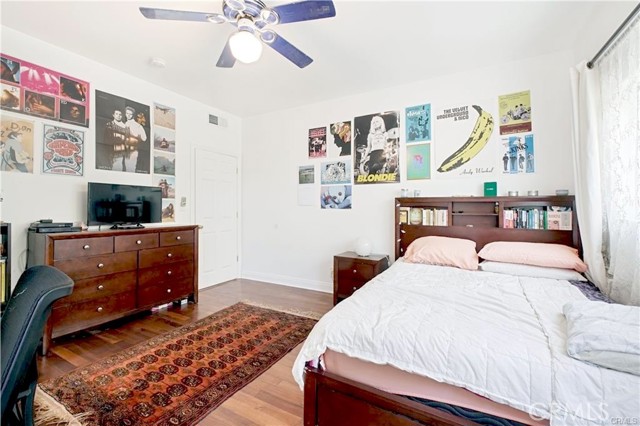 22329 Plummer Street, Chatsworth CA: https://media.crmls.org/medias/e31dbbde-24da-4d05-b2ed-df67576e1ea4.jpg