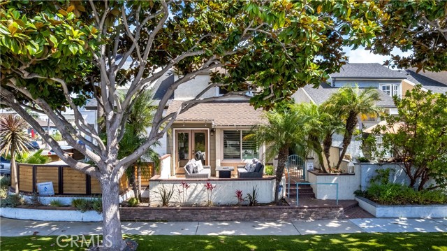 626 9th Street, Huntington Beach CA: https://media.crmls.org/medias/e31e38e1-225e-438e-a541-a7d8528191ce.jpg