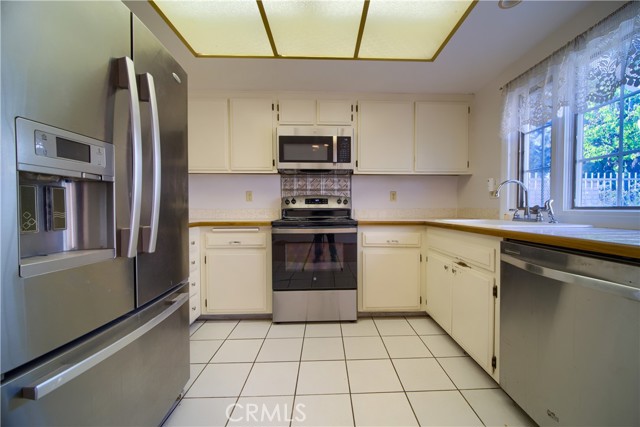 Detail Gallery Image 7 of 20 For 2005 W West Wind, Santa Ana,  CA 92704 - 2 Beds | 2 Baths