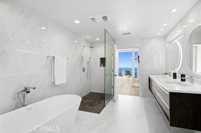 Detail Gallery Image 15 of 35 For 1061 Skyline Dr, Laguna Beach,  CA 92651 - 4 Beds | 2/2 Baths