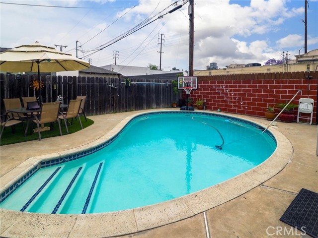 2642 E Washington Street, Carson CA: https://media.crmls.org/medias/e31f3540-73ae-4990-ac6e-79a8b8f6bfea.jpg