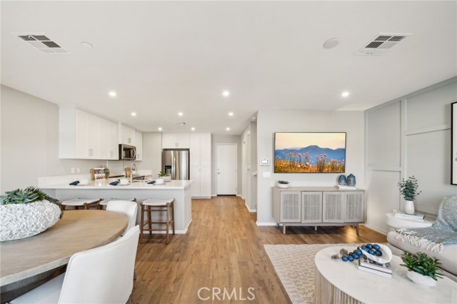 Detail Gallery Image 4 of 21 For 16204 Lumia Way, Fontana,  CA 92336 - 3 Beds | 2/1 Baths