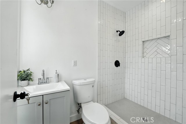 3031 3033 Vineyard Avenue, Los Angeles CA: https://media.crmls.org/medias/e3208d61-4bce-46be-9c2b-330954ef42a7.jpg