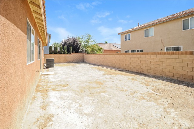 Detail Gallery Image 15 of 16 For 2736 Garnet Ln, Lancaster,  CA 93535 - 5 Beds | 2 Baths