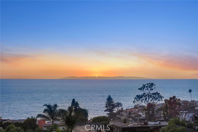 2915 Rounsevel, Laguna Beach CA: https://media.crmls.org/medias/e320bb1a-2bae-47c7-af8b-82e96dd346d9.jpg