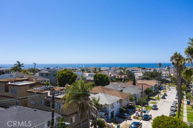 645 Longfellow Avenue, Hermosa Beach CA: https://media.crmls.org/medias/e321be17-1a99-4328-b6c5-7e203e6379a9.jpg