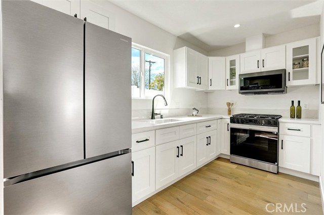 Detail Gallery Image 32 of 49 For 6852 6854 Atoll Avenue, North Hollywood,  CA 91605 - 4 Beds | 4 Baths