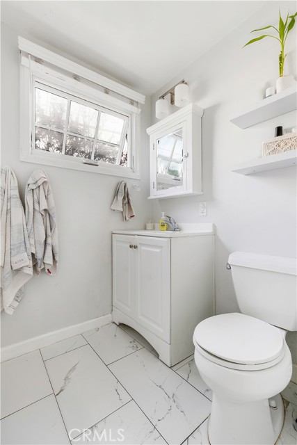 304 Dahlia Place, Corona del Mar CA: https://media.crmls.org/medias/e321eced-8163-4465-a790-768ba18f467c.jpg