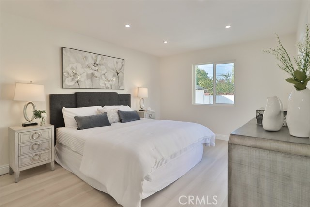 22131 1/2 Victory, Canoga Park CA: https://media.crmls.org/medias/e3221f16-c29c-46f1-8e91-2fea67bc3c5e.jpg