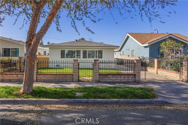 Detail Gallery Image 1 of 29 For 2078 Evergreen St, Santa Ana,  CA 92707 - 3 Beds | 2 Baths