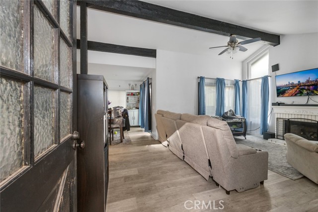 Detail Gallery Image 3 of 23 For 1360 Brentwood Cir a,  Corona,  CA 92882 - 3 Beds | 2/1 Baths