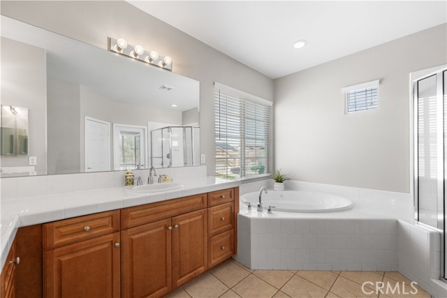 42639 Biscay, Lancaster CA: https://media.crmls.org/medias/e322fd71-bf2f-4869-9523-8eaee76d669d.jpg