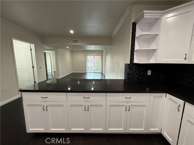 Detail Gallery Image 7 of 30 For 332 S Virgil #201,  Los Angeles,  CA 90020 - 3 Beds | 2 Baths