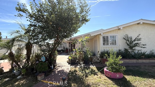 Detail Gallery Image 1 of 22 For 407 E Ramona Dr, Rialto,  CA 92376 - 3 Beds | 1 Baths