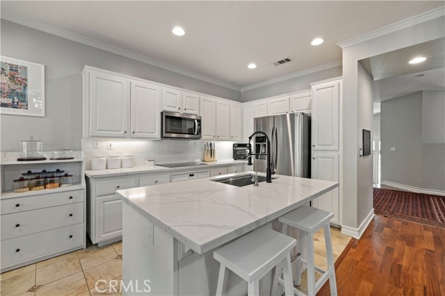 23402 Brookdale Lane, Valencia CA: https://media.crmls.org/medias/e323cf53-7729-4a34-a6a8-b3fa6097a07d.jpg