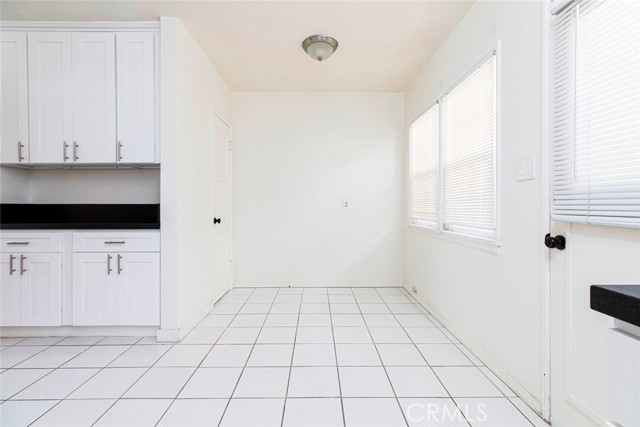 4135 Warner Boulevard, Burbank CA: https://media.crmls.org/medias/e323e18d-6b69-404c-af51-eefd8cd6c4f8.jpg