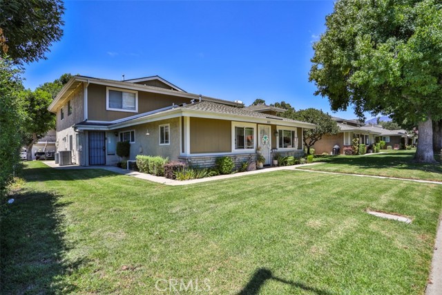 3025 N White Avenue, La Verne CA: https://media.crmls.org/medias/e324a072-cb55-4cad-908e-45f3f4d7cd28.jpg