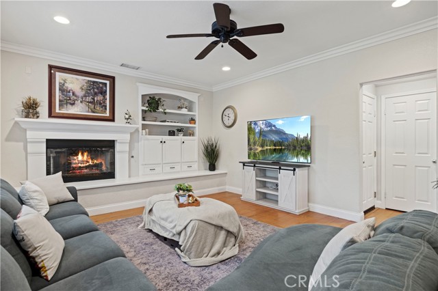 Detail Gallery Image 11 of 34 For 24303 Las Palmas St, Valencia,  CA 91355 - 4 Beds | 3 Baths