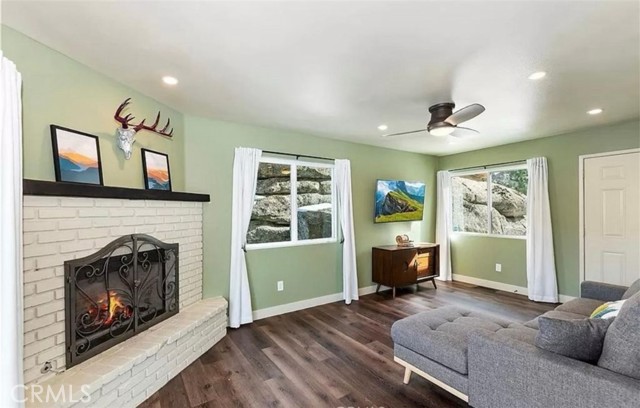 Detail Gallery Image 1 of 19 For 33334 Forrest Dr, Running Springs,  CA 92382 - 2 Beds | 2 Baths