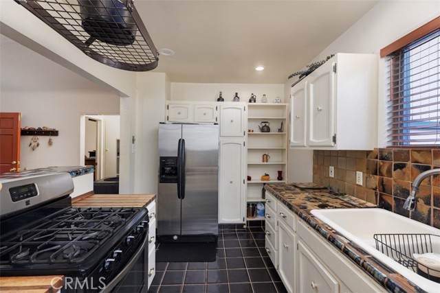 Detail Gallery Image 4 of 30 For 5851 Premiere Ave, Lakewood,  CA 90712 - 3 Beds | 3 Baths