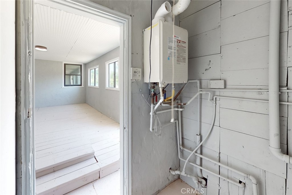 https://media.crmls.org/medias/e3263f0d-0e27-4e95-9884-898cedb72987.jpg?preset=X-Large