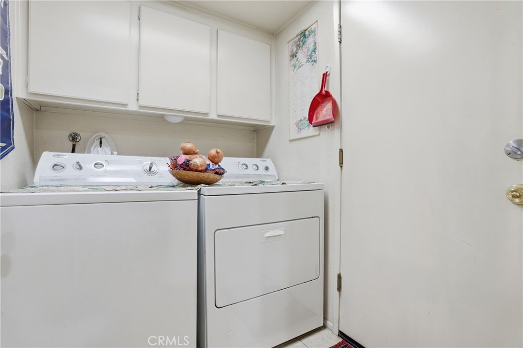 https://media.crmls.org/medias/e3280287-0bc7-4466-8e28-d6cd4401fdc4.jpg?preset=X-Large
