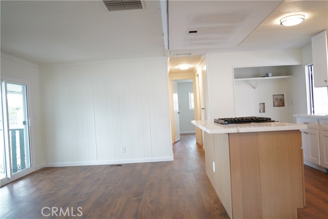 9391 California Ave, Riverside CA: https://media.crmls.org/medias/e3293a9b-5657-423d-a94b-487621d9c88f.jpg