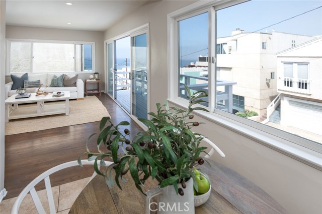 212 41st Street, Manhattan Beach, California 90266, 3 Bedrooms Bedrooms, ,1 BathroomBathrooms,Residential,Sold,41st Street,SB22068683