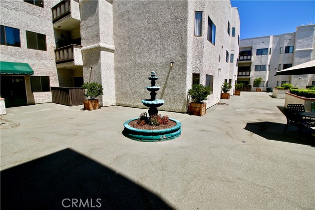 17914 Magnolia Boulevard, Encino CA: https://media.crmls.org/medias/e32a23d5-d9b9-46d7-a6dc-34a14303e8b9.jpg