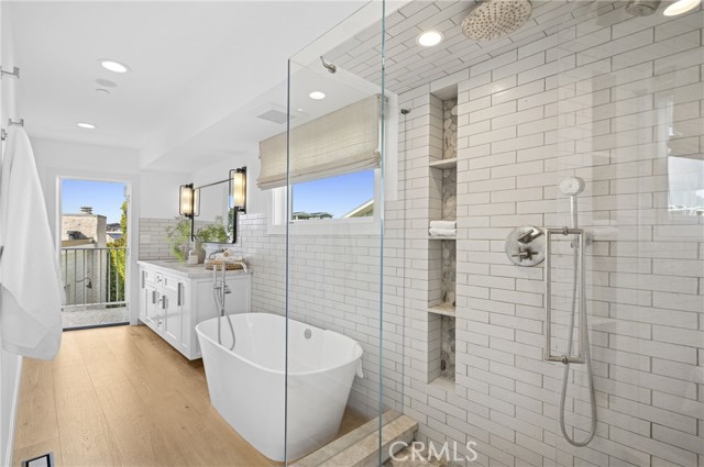 Detail Gallery Image 28 of 37 For 706 Poinsettia, Corona Del Mar,  CA 92625 - 5 Beds | 3/1 Baths