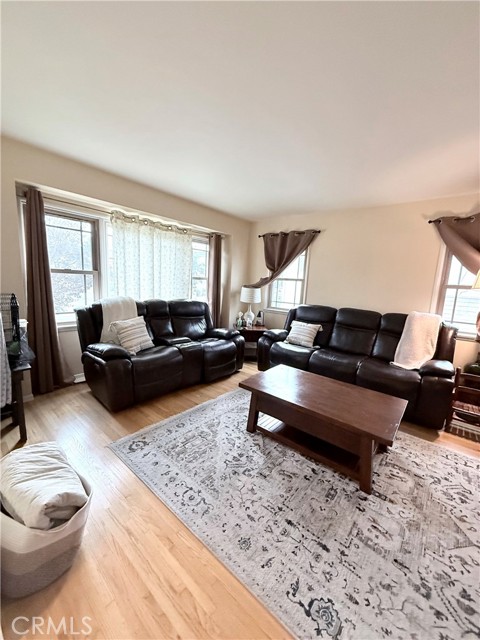 Detail Gallery Image 6 of 22 For 970 W 8th, San Pedro,  CA 90731 - 3 Beds | 2 Baths