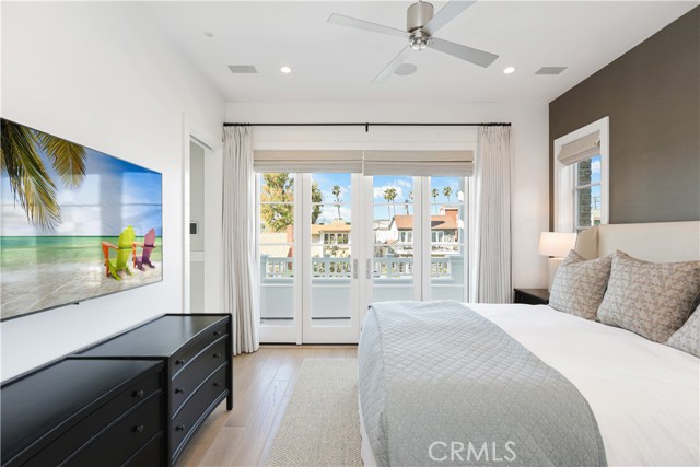 Detail Gallery Image 12 of 42 For 708 Heliotrope, Corona Del Mar,  CA 92625 - 3 Beds | 3 Baths