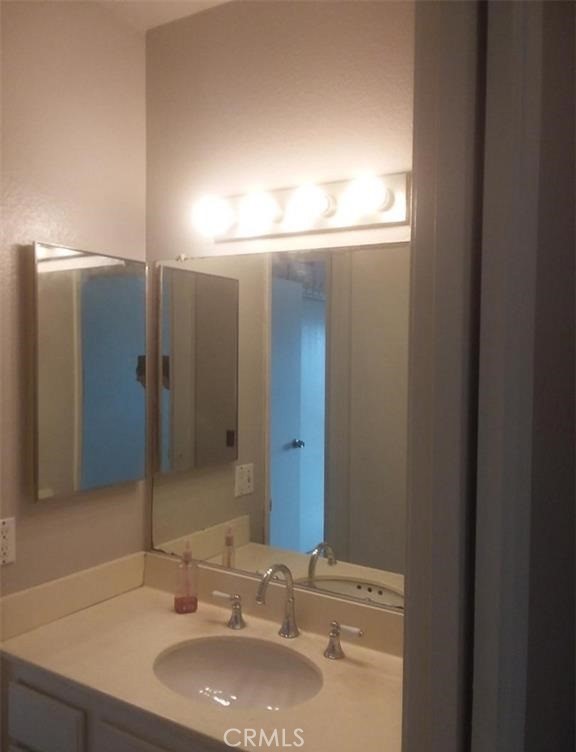 Detail Gallery Image 11 of 16 For 21219 Roscoe Bld #215,  Canoga Park,  CA 91304 - 2 Beds | 1/1 Baths